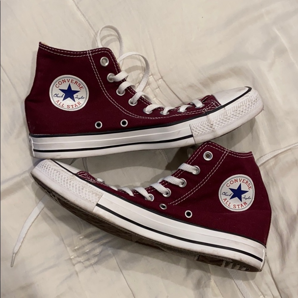 Maroon converse